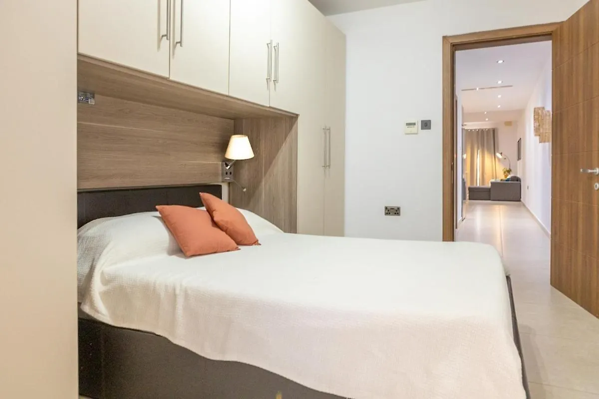 Modern 2 Double Bedroom Apartment Yard & Fully Ac Marsaskala