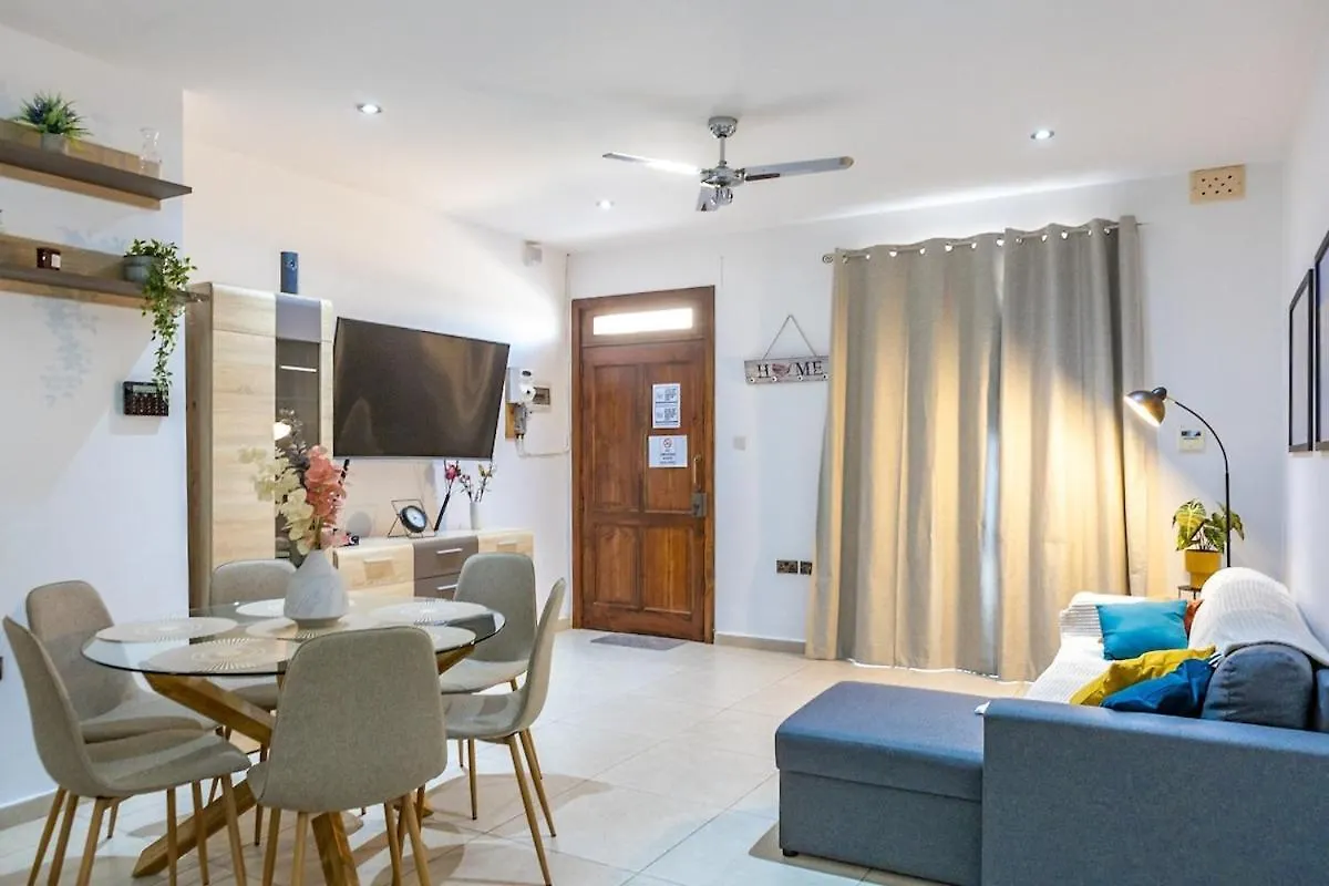 Modern 2 Double Bedroom Apartment Yard & Fully Ac Marsaskala 0*,  Malta