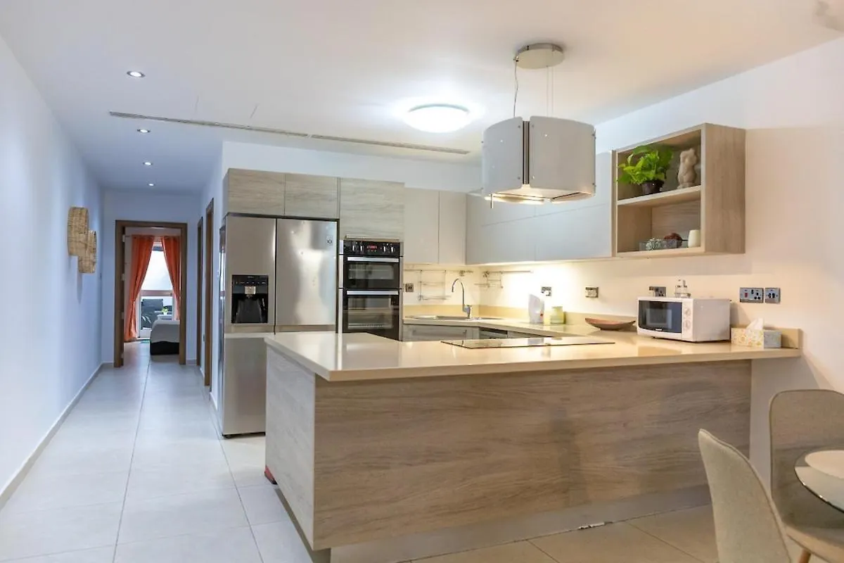 Modern 2 Double Bedroom Apartment Yard & Fully Ac Marsaskala
