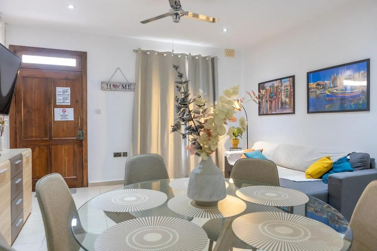 Modern 2 Double Bedroom Apartment Yard & Fully Ac Marsaskala