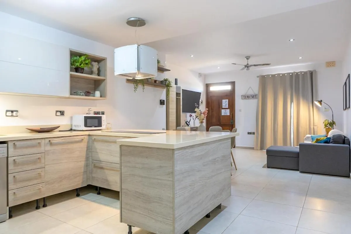 Modern 2 Double Bedroom Apartment Yard & Fully Ac Marsaskala Malta